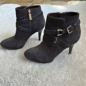 Tommy Hilfiger, brown booties like new
